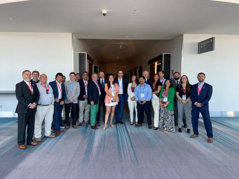 Corporación de Puertos del Conosur promueve el turismo de cruceros en Chile en Seatrade 2025