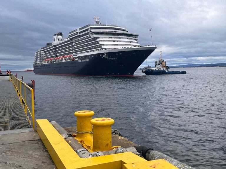 Corporación de Puertos del Conosur destaca histórica maniobra de atraque de crucero en el Muelle Arturo Prat de Punta Arenas